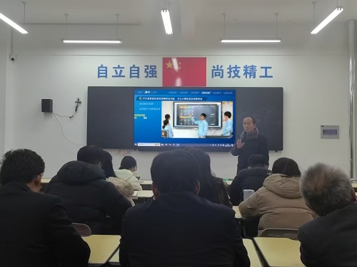 余江英讲话2.jpg
