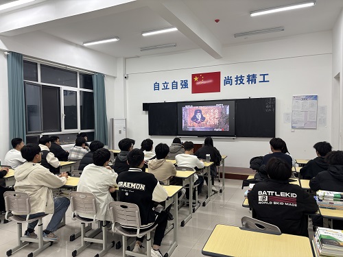 观看影视.jpg