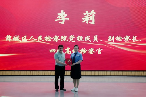 李莉.jpg