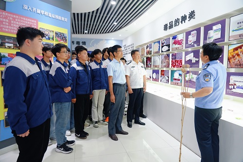 参观.jpg