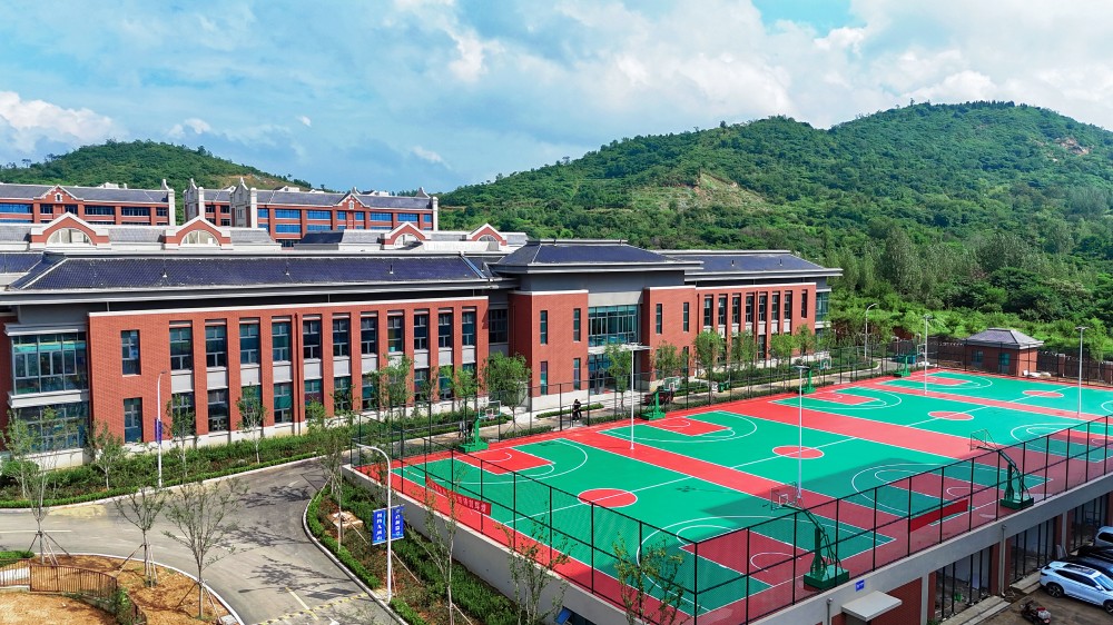 校园篮球场.jpg