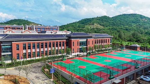 校园篮球场.jpg