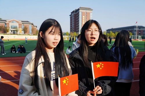 两个女孩.jpg